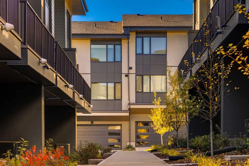 1453 Na'a Drive SW Calgary AB T3H 6H7