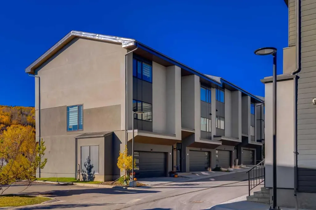 1453 Na'a Drive SW Calgary AB T3H 6H7
