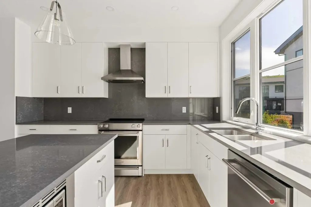 1453 Na'a Drive SW Calgary AB T3H 6H7
