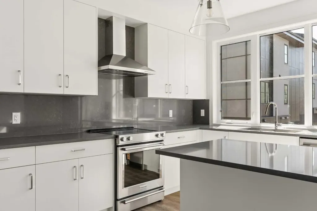 1453 Na'a Drive SW Calgary AB T3H 6H7