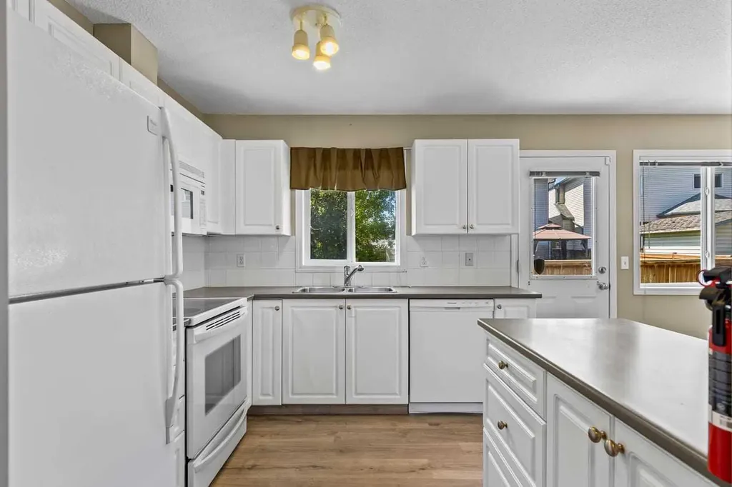 17 Citadel Point NW Calgary AB T3G 5L2