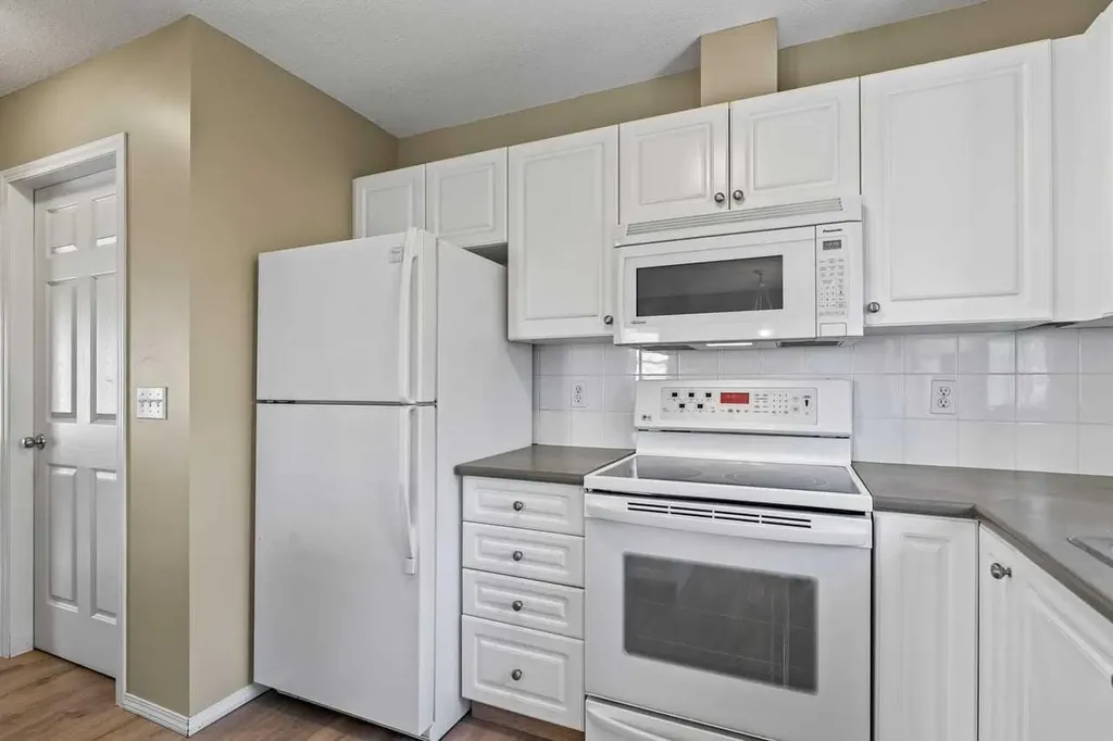 17 Citadel Point NW Calgary AB T3G 5L2
