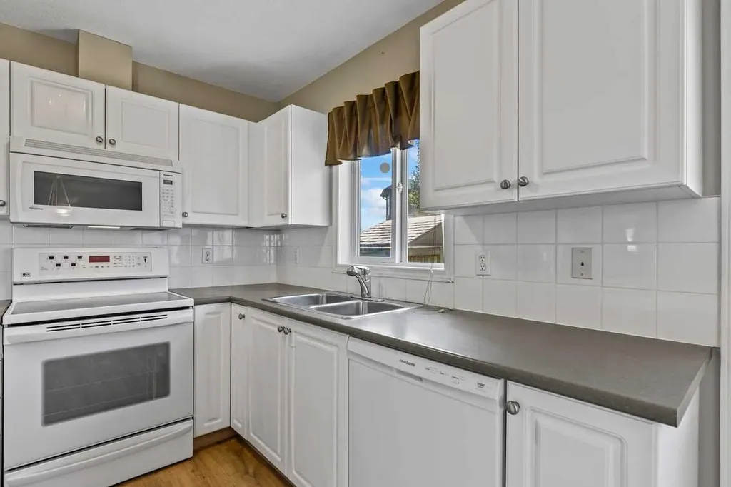 17 Citadel Point NW Calgary AB T3G 5L2