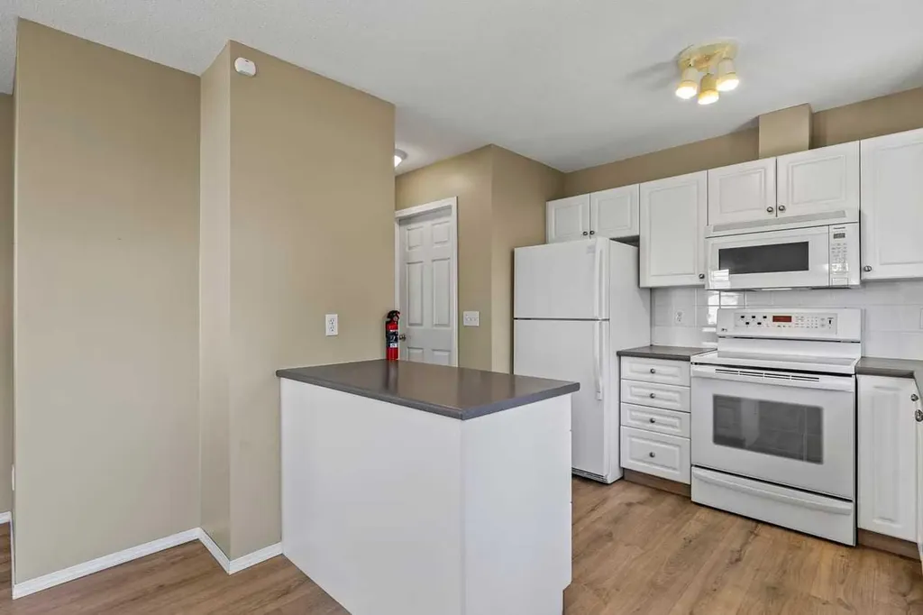 17 Citadel Point NW Calgary AB T3G 5L2