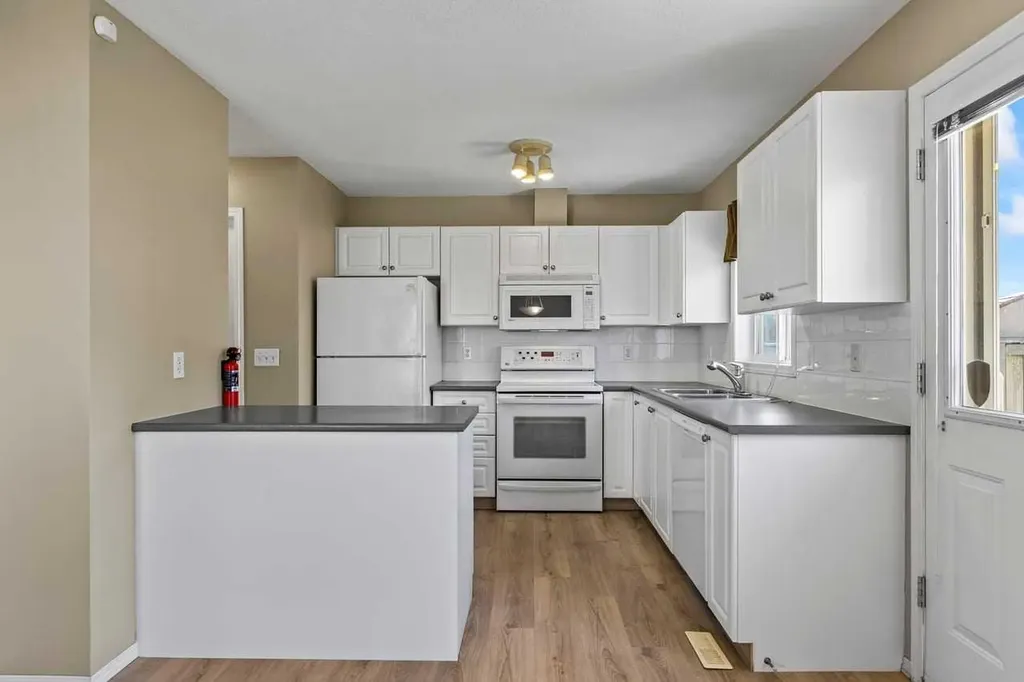 17 Citadel Point NW Calgary AB T3G 5L2