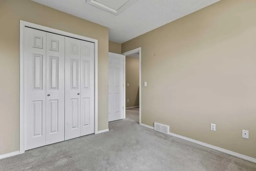 17 Citadel Point NW Calgary AB T3G 5L2
