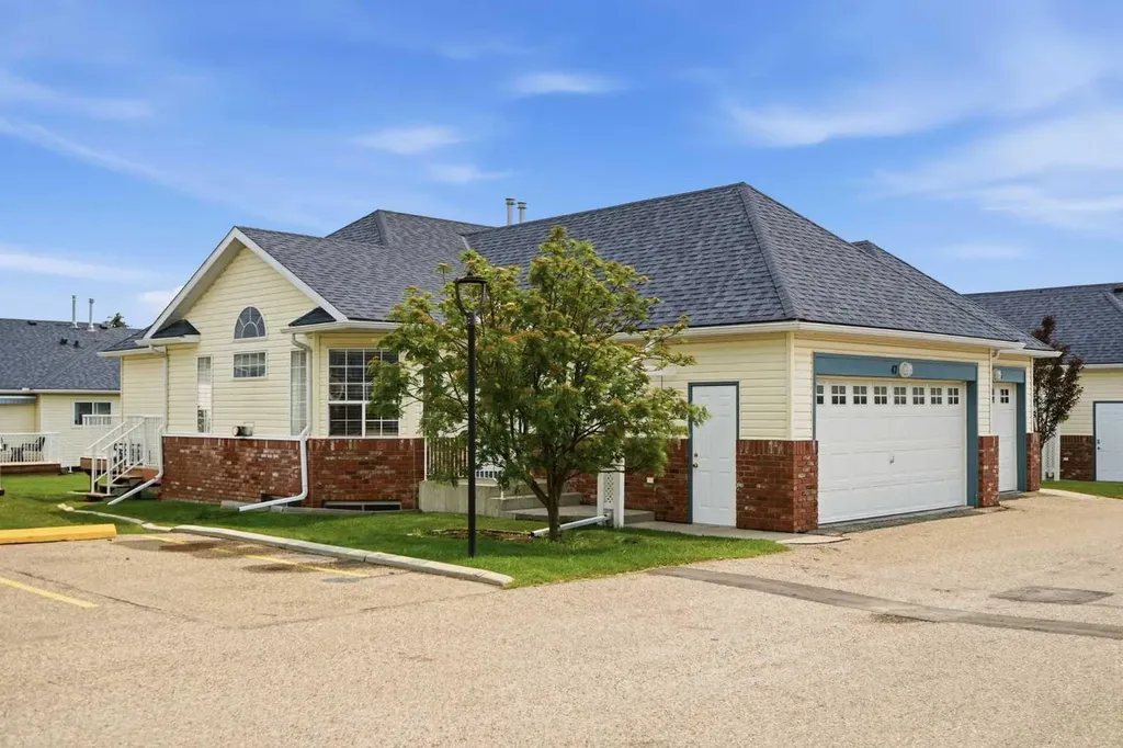 12 Woodside Rise NW Airdrie AB T2B 2L3