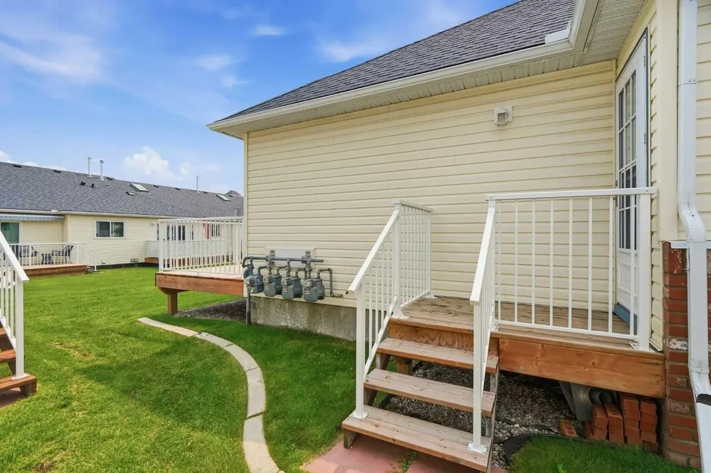 12 Woodside Rise NW Airdrie AB T2B 2L3