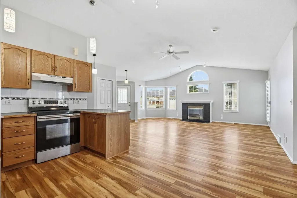 12 Woodside Rise NW Airdrie AB T2B 2L3