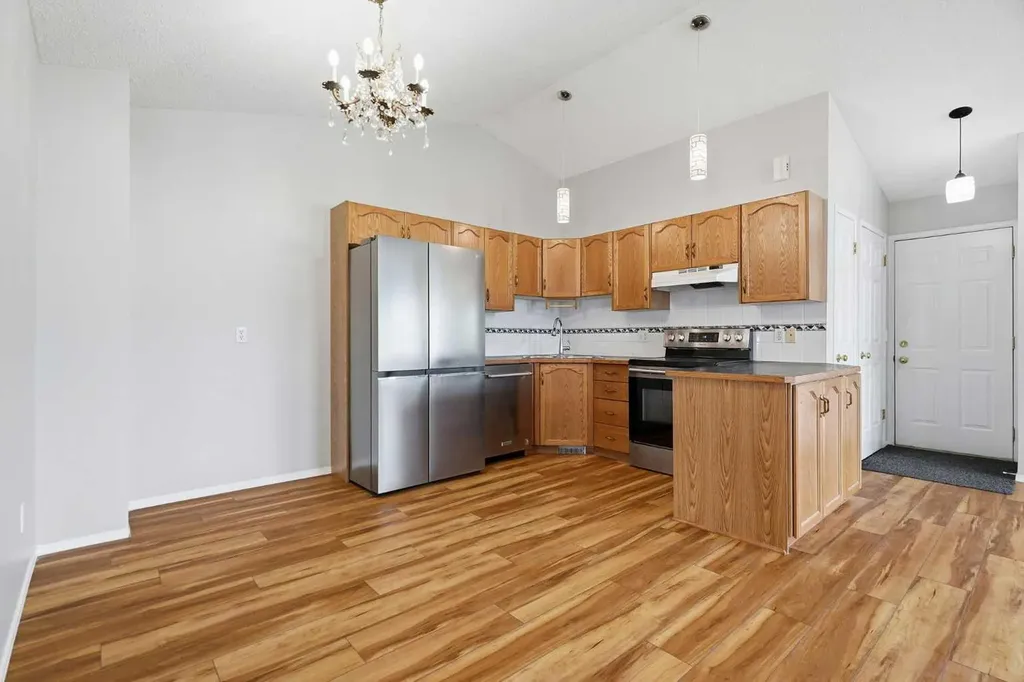 12 Woodside Rise NW Airdrie AB T2B 2L3