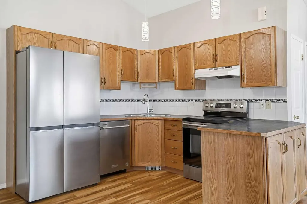 12 Woodside Rise NW Airdrie AB T2B 2L3