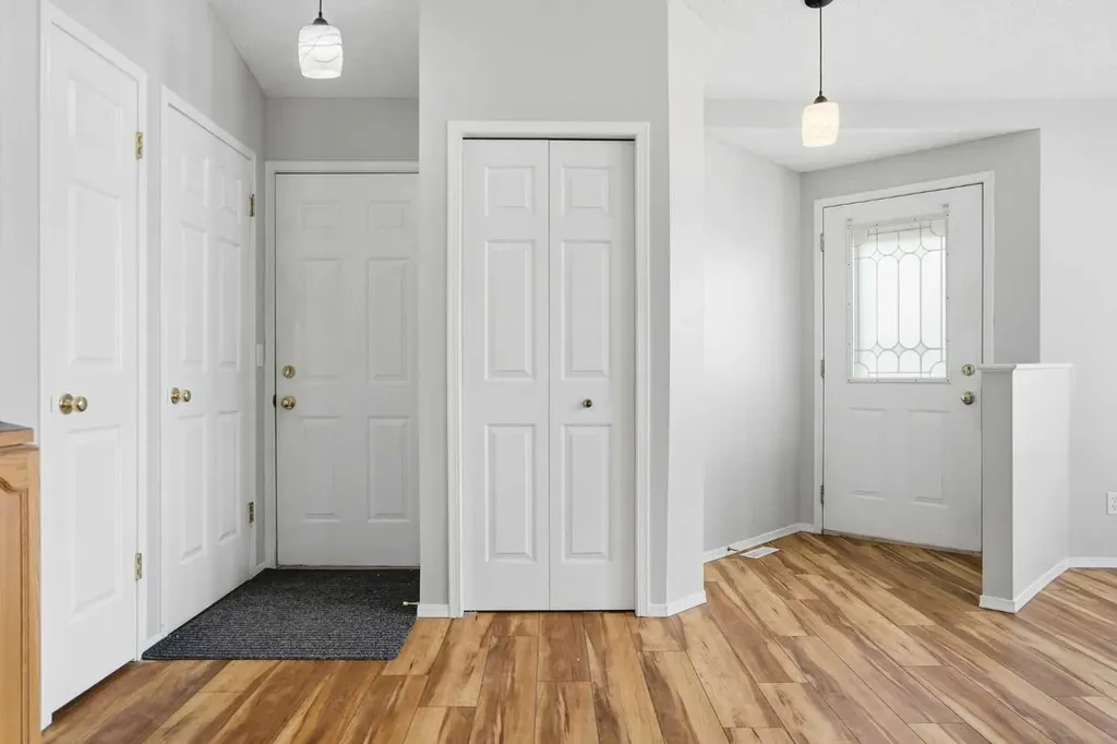 12 Woodside Rise NW Airdrie AB T2B 2L3
