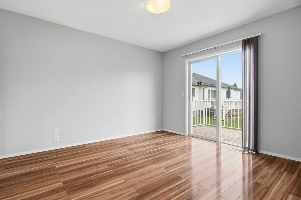 12 Woodside Rise NW Airdrie AB T2B 2L3