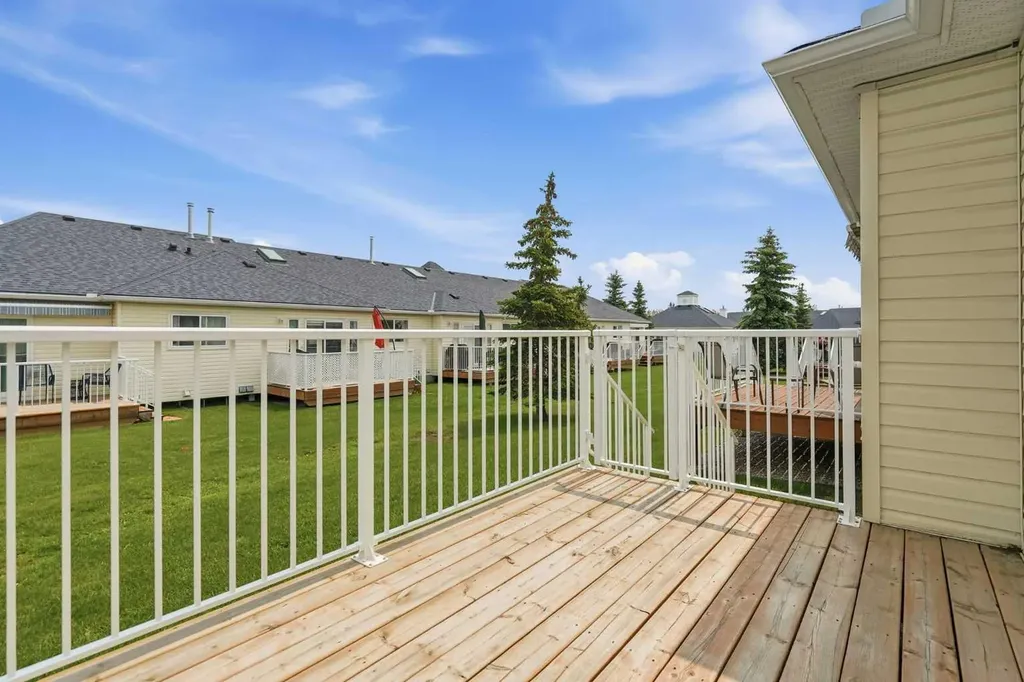 12 Woodside Rise NW Airdrie AB T2B 2L3
