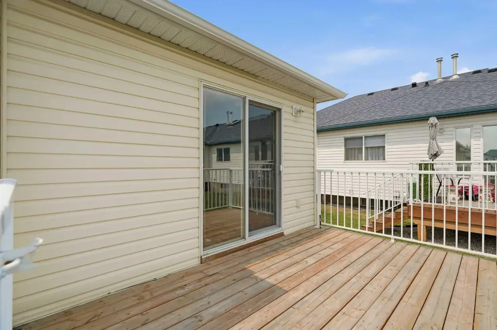 12 Woodside Rise NW Airdrie AB T2B 2L3