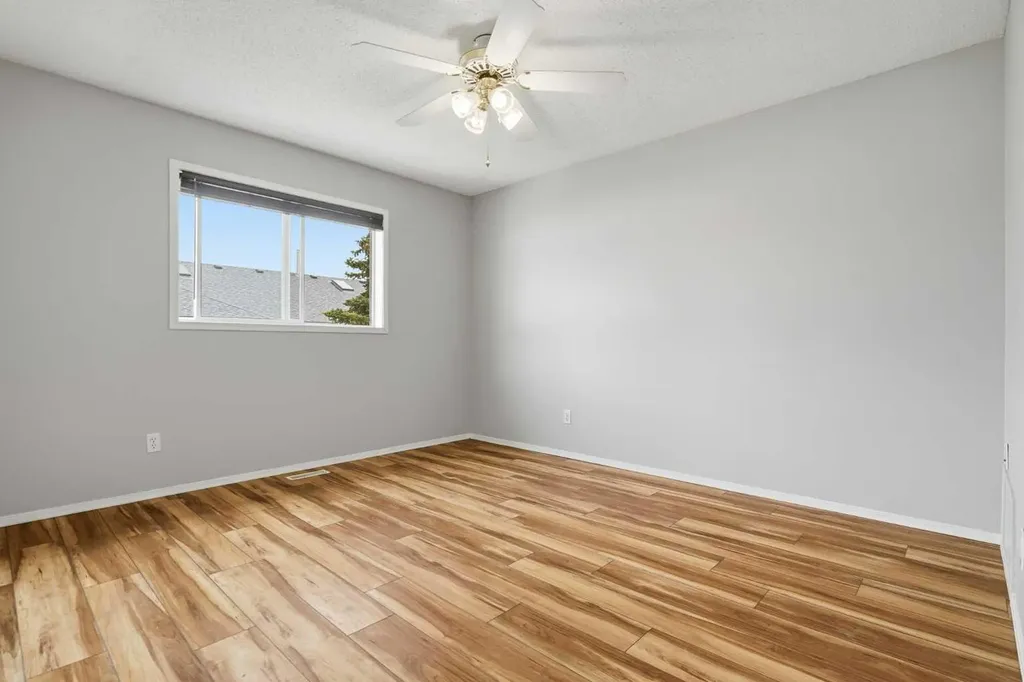 12 Woodside Rise NW Airdrie AB T2B 2L3