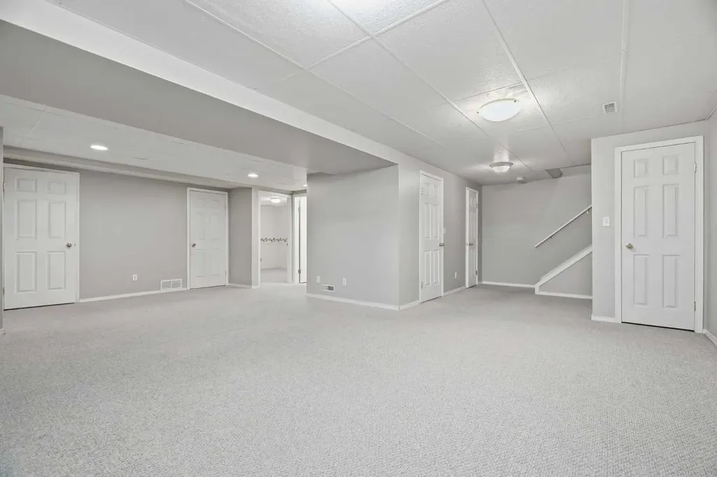12 Woodside Rise NW Airdrie AB T2B 2L3