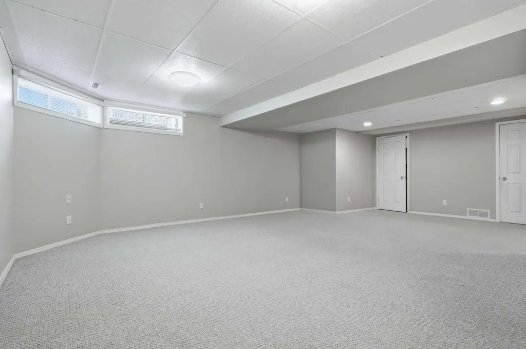 12 Woodside Rise NW Airdrie AB T2B 2L3