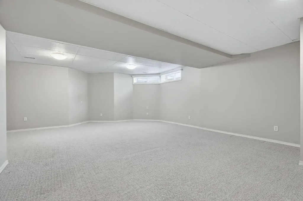 12 Woodside Rise NW Airdrie AB T2B 2L3