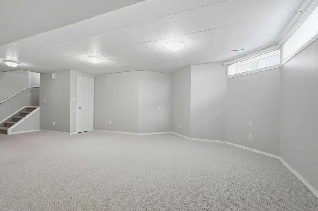 12 Woodside Rise NW Airdrie AB T2B 2L3