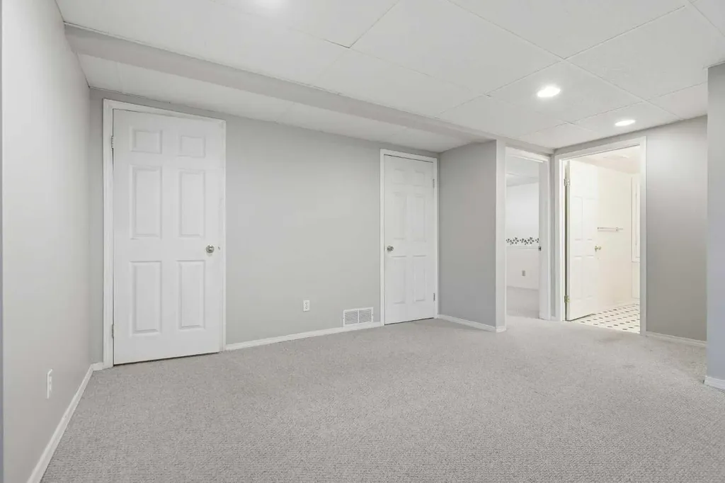 12 Woodside Rise NW Airdrie AB T2B 2L3