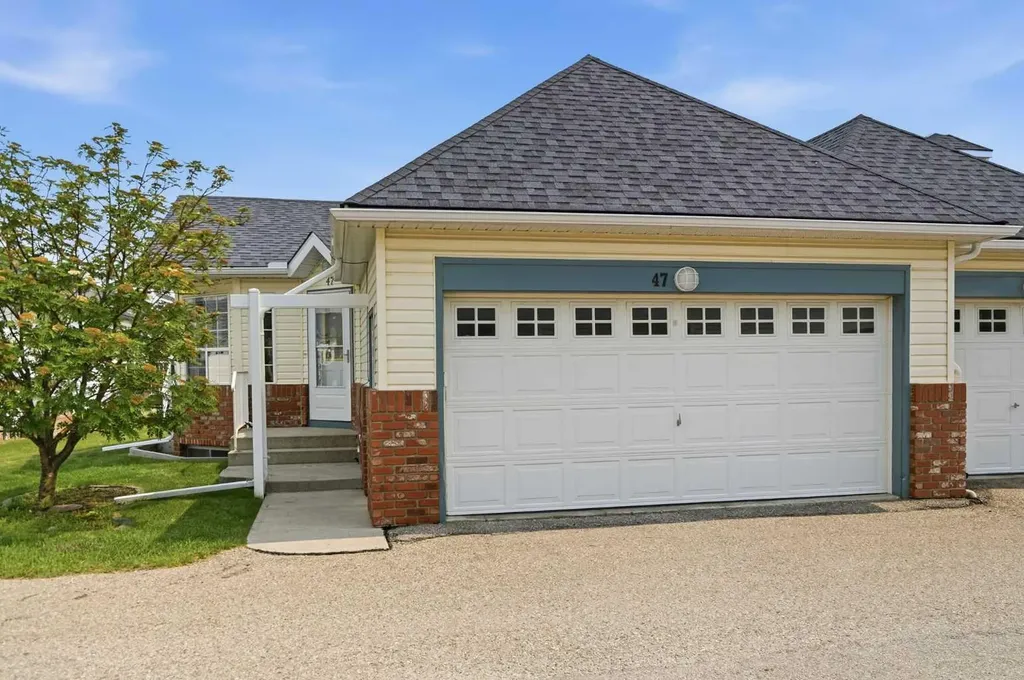 12 Woodside Rise NW Airdrie AB T2B 2L3