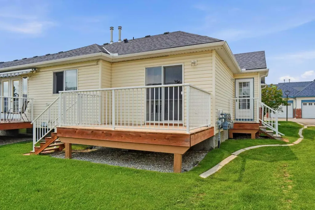 12 Woodside Rise NW Airdrie AB T2B 2L3