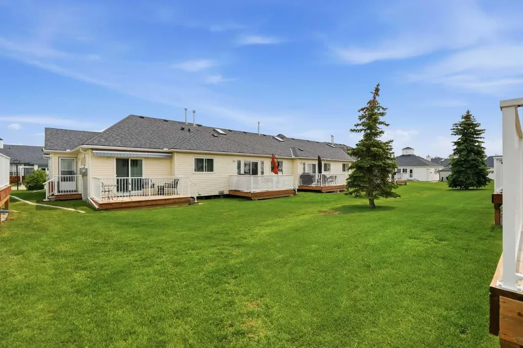 12 Woodside Rise NW Airdrie AB T2B 2L3