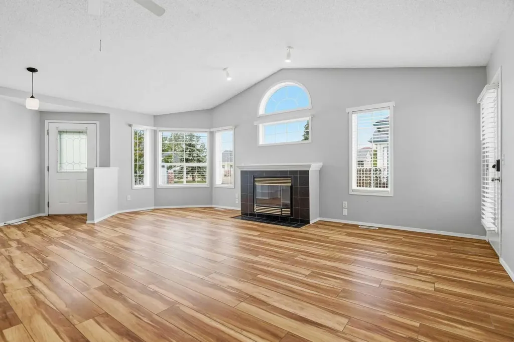 12 Woodside Rise NW Airdrie AB T2B 2L3
