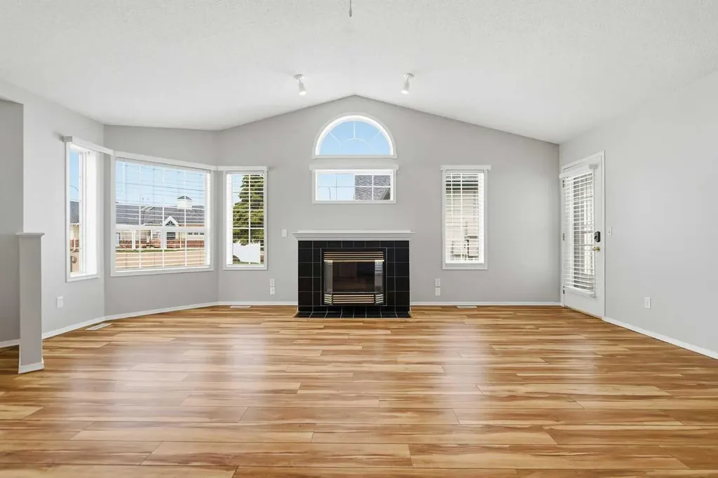 12 Woodside Rise NW Airdrie AB T2B 2L3