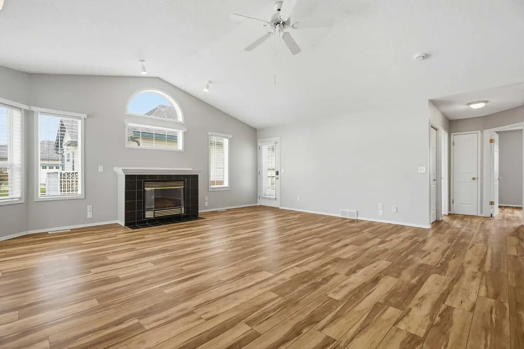 12 Woodside Rise NW Airdrie AB T2B 2L3