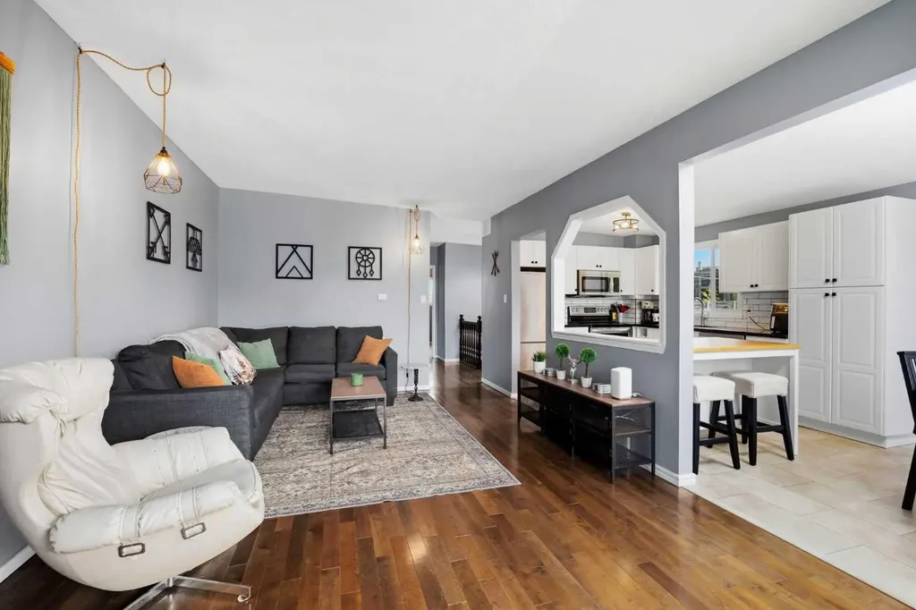 8A Arlington Bay SE Calgary AB T2H 2B2
