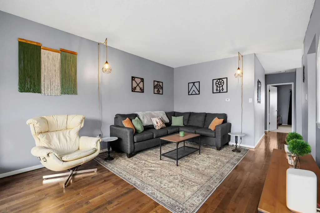 8A Arlington Bay SE Calgary AB T2H 2B2