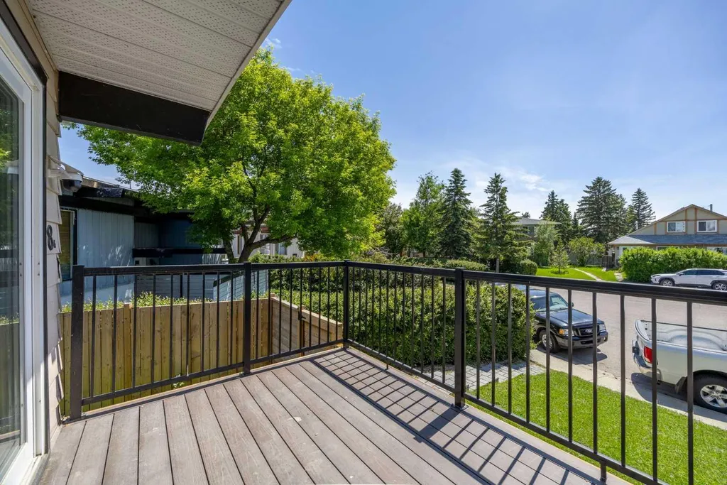 8A Arlington Bay SE Calgary AB T2H 2B2