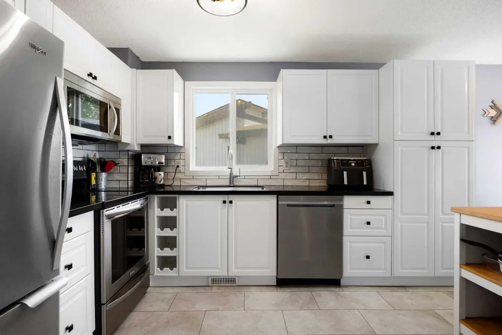 8A Arlington Bay SE Calgary AB T2H 2B2