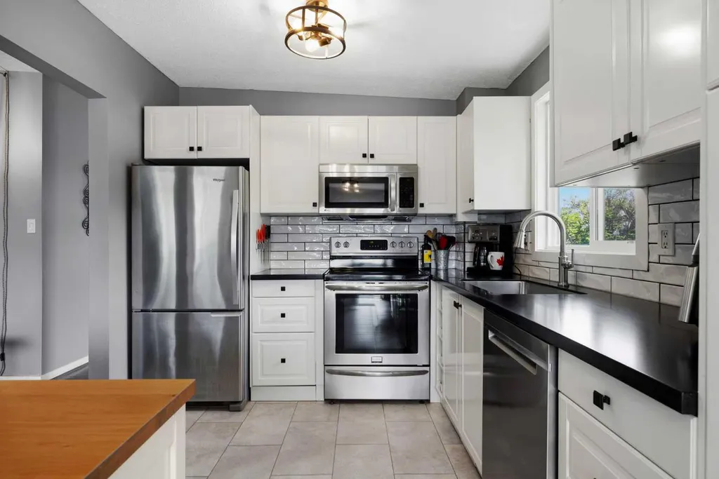 8A Arlington Bay SE Calgary AB T2H 2B2