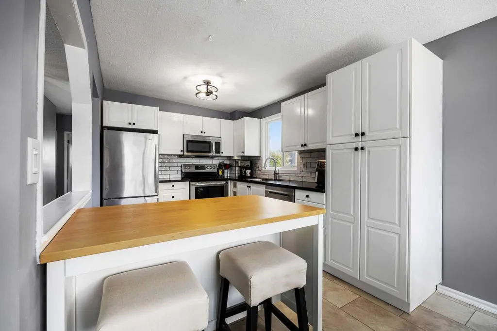 8A Arlington Bay SE Calgary AB T2H 2B2