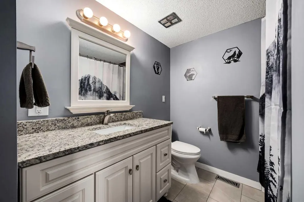 8A Arlington Bay SE Calgary AB T2H 2B2