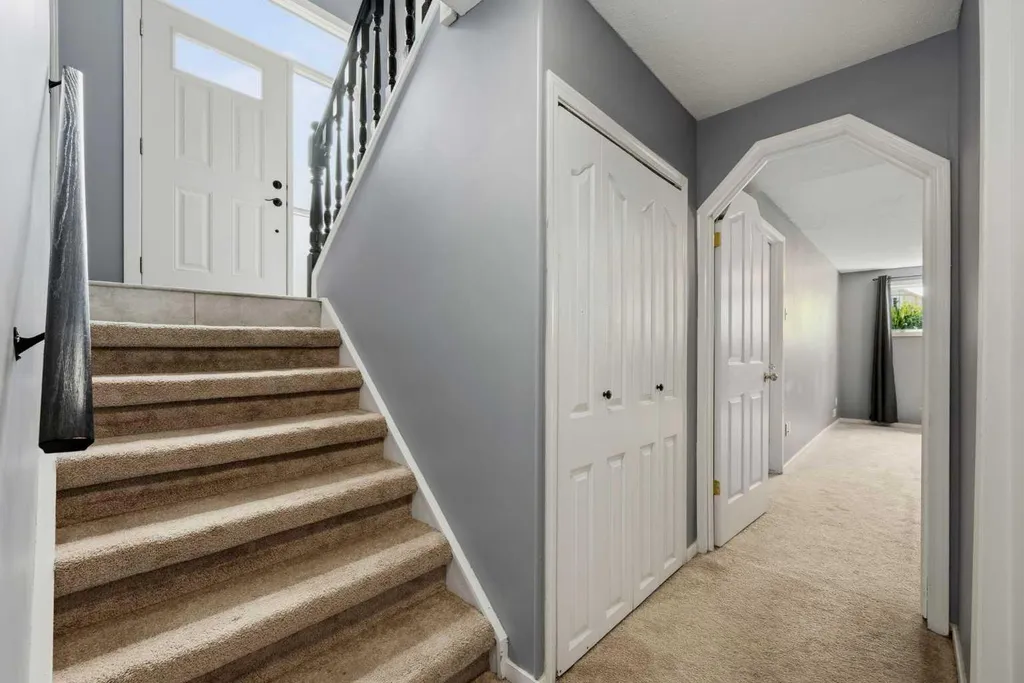 8A Arlington Bay SE Calgary AB T2H 2B2