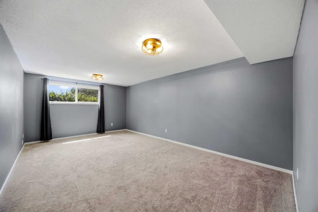 8A Arlington Bay SE Calgary AB T2H 2B2