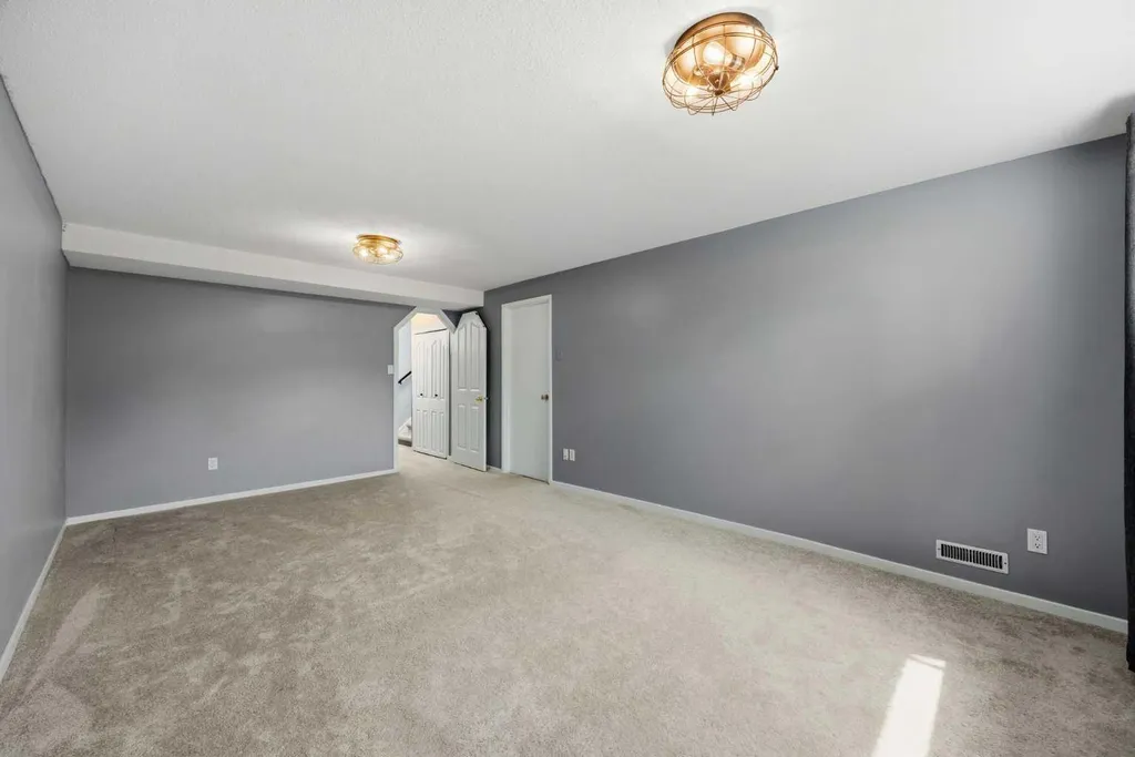 8A Arlington Bay SE Calgary AB T2H 2B2