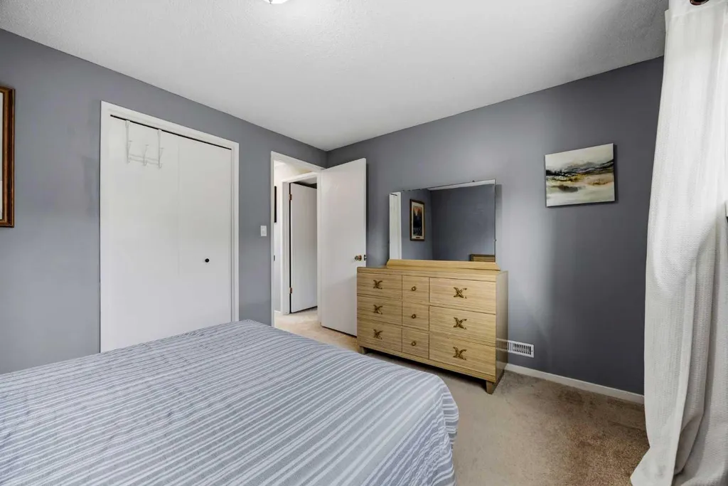 8A Arlington Bay SE Calgary AB T2H 2B2