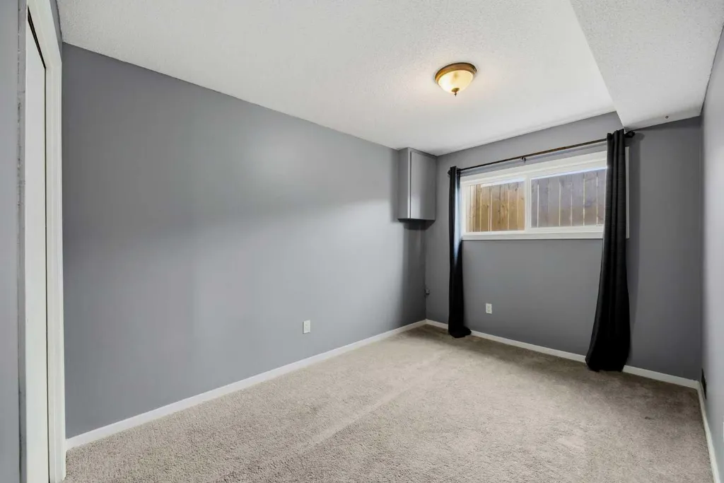 8A Arlington Bay SE Calgary AB T2H 2B2