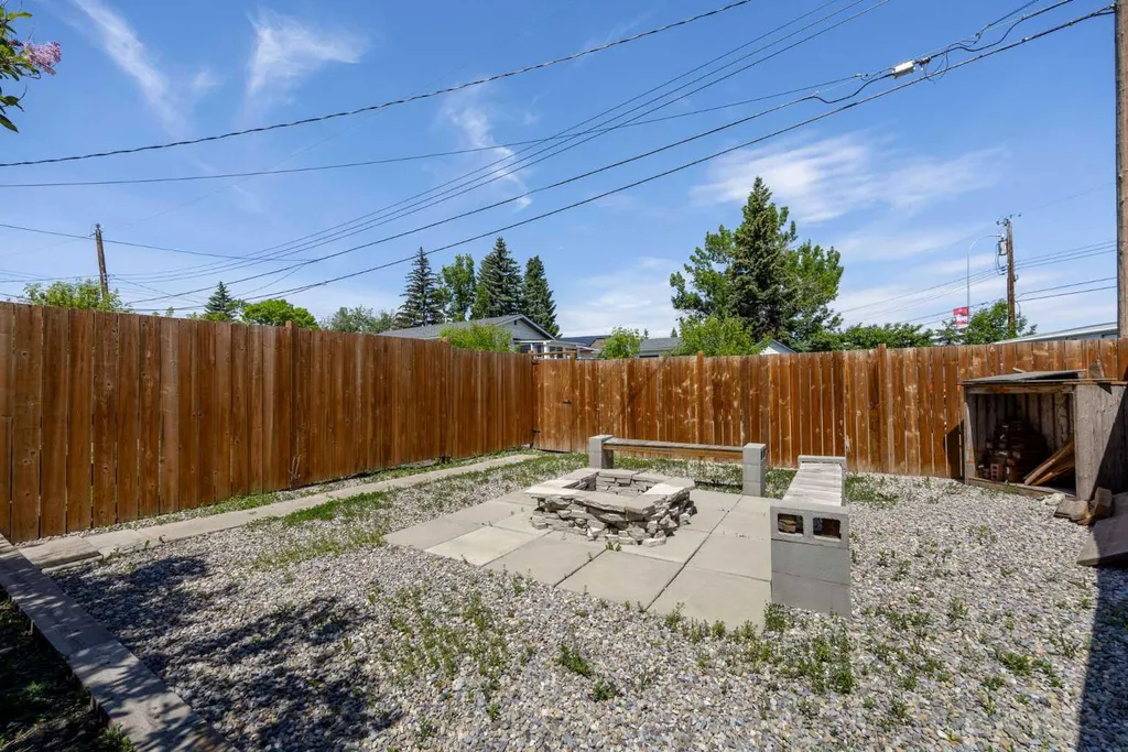8A Arlington Bay SE Calgary AB T2H 2B2