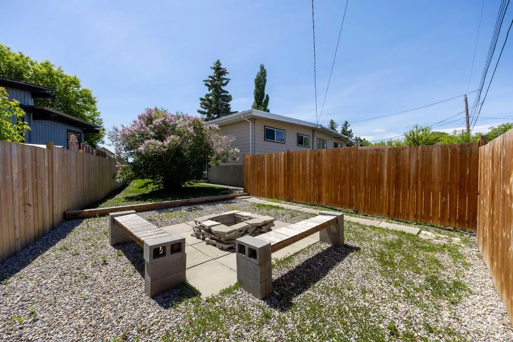 8A Arlington Bay SE Calgary AB T2H 2B2