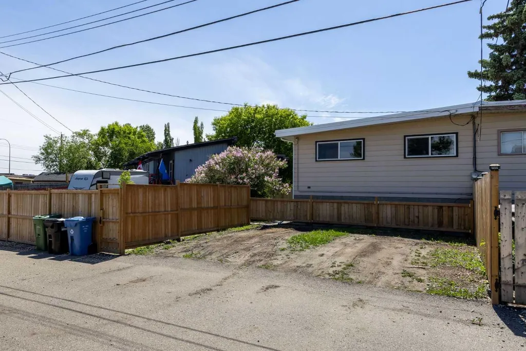 8A Arlington Bay SE Calgary AB T2H 2B2