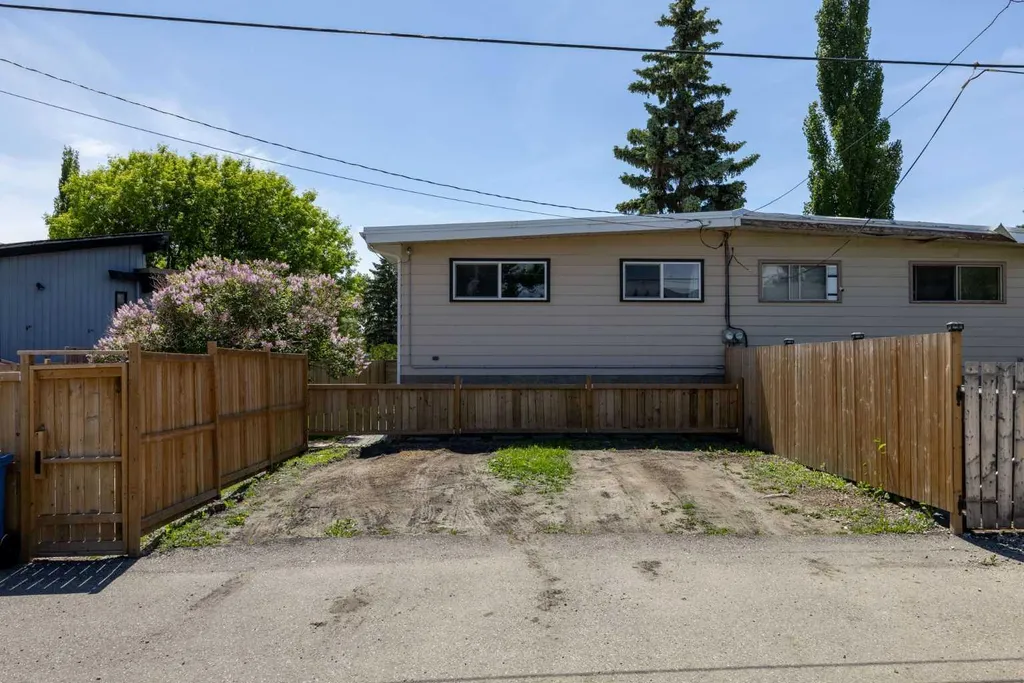 8A Arlington Bay SE Calgary AB T2H 2B2