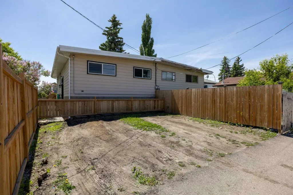 8A Arlington Bay SE Calgary AB T2H 2B2