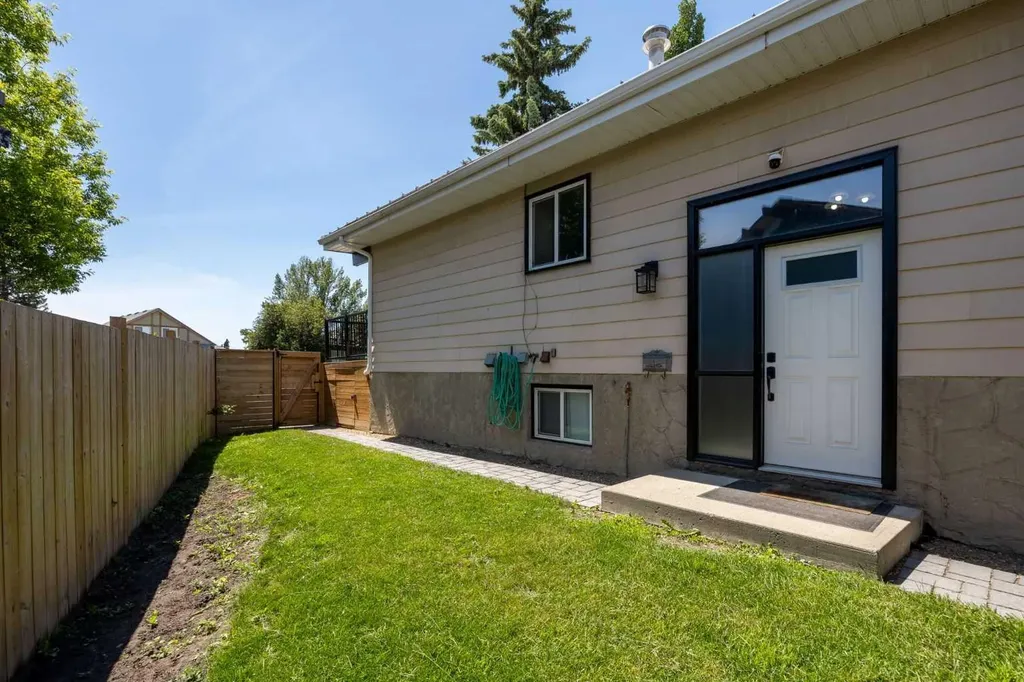 8A Arlington Bay SE Calgary AB T2H 2B2