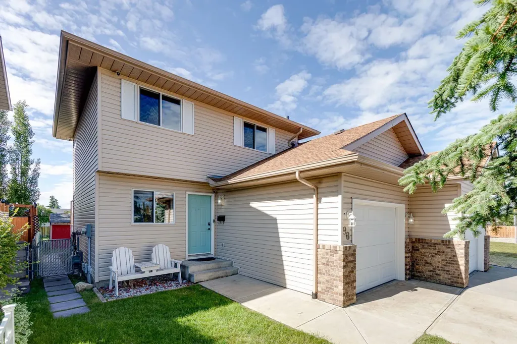 98 Everglade Drive SE Airdrie AB T4B 2E8